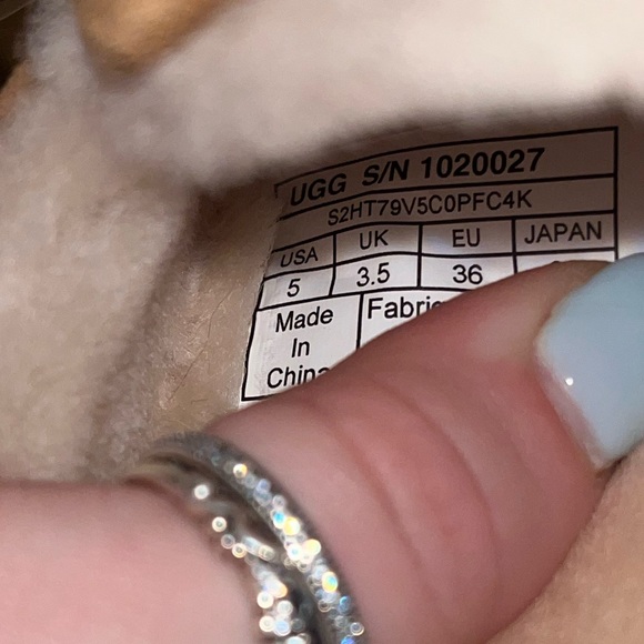 Women’s UGG slip on moccasins - Picture 3 of 3